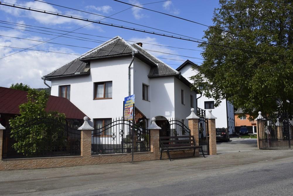 Pensiunea Vasilica Ceterasu Onceşti エクステリア 写真